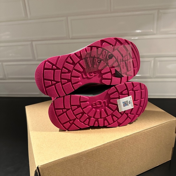 Pink Uggs - Toddler size 10 - Picture 4 of 4